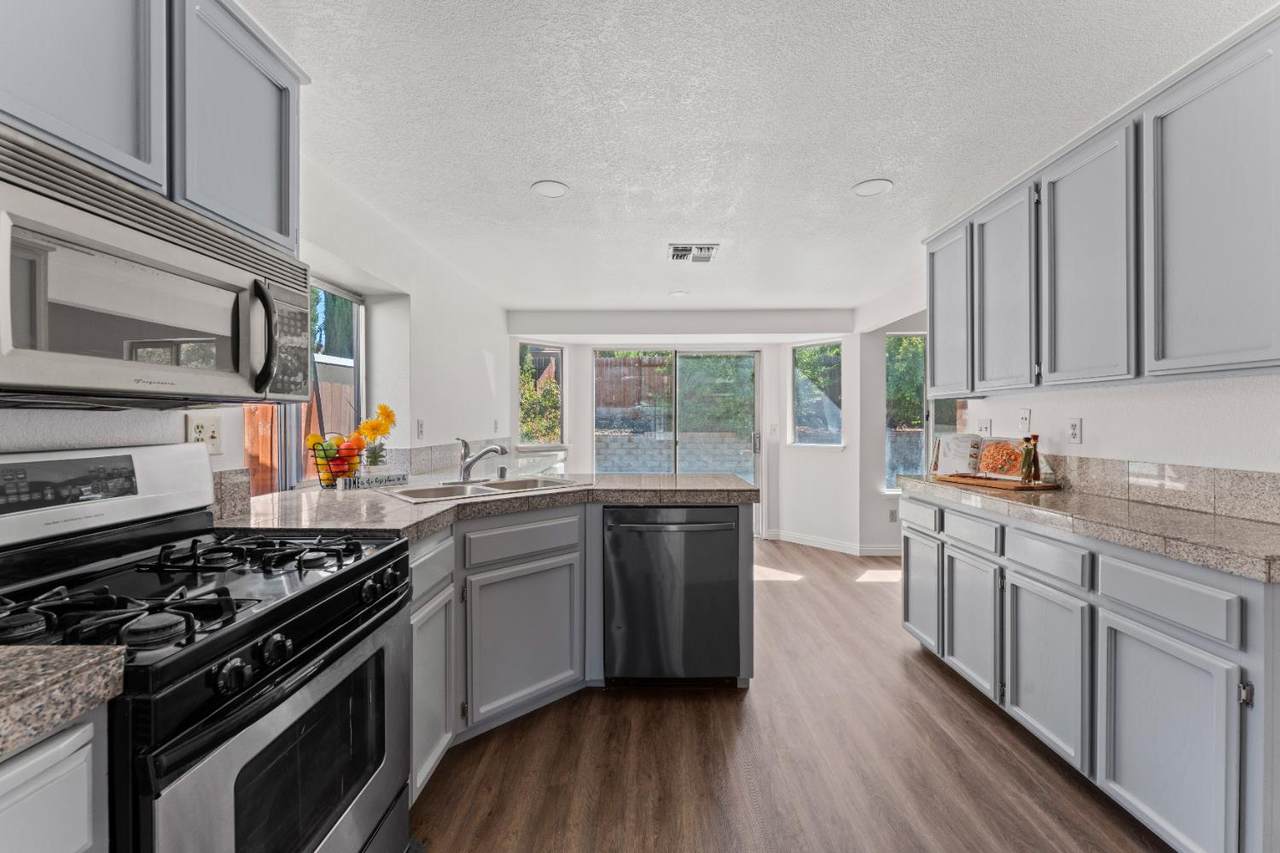 8126 Great House Way - Photo 1