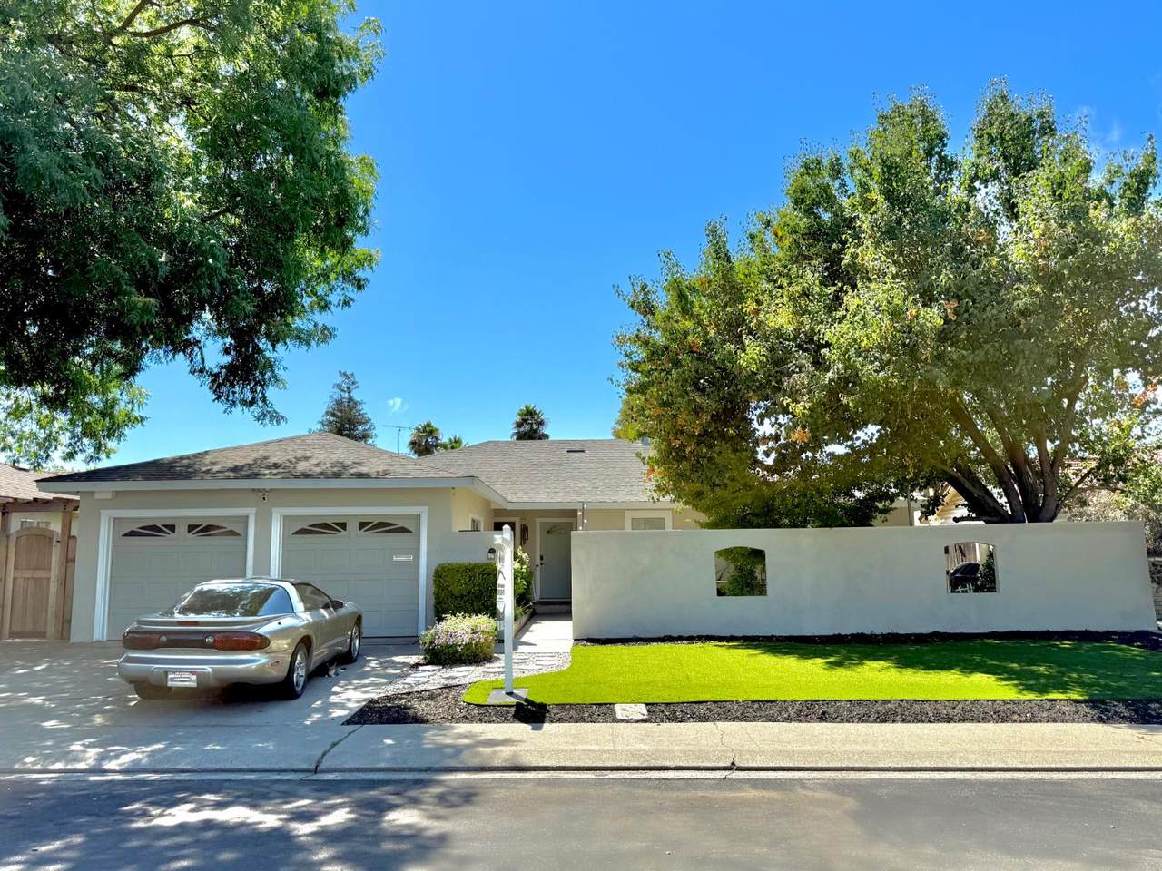2409 Pridmore Avenue - Photo 1