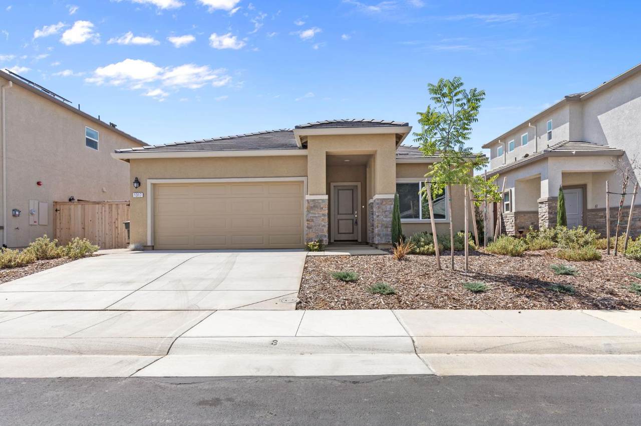 1317 River Run Circle - Photo 1