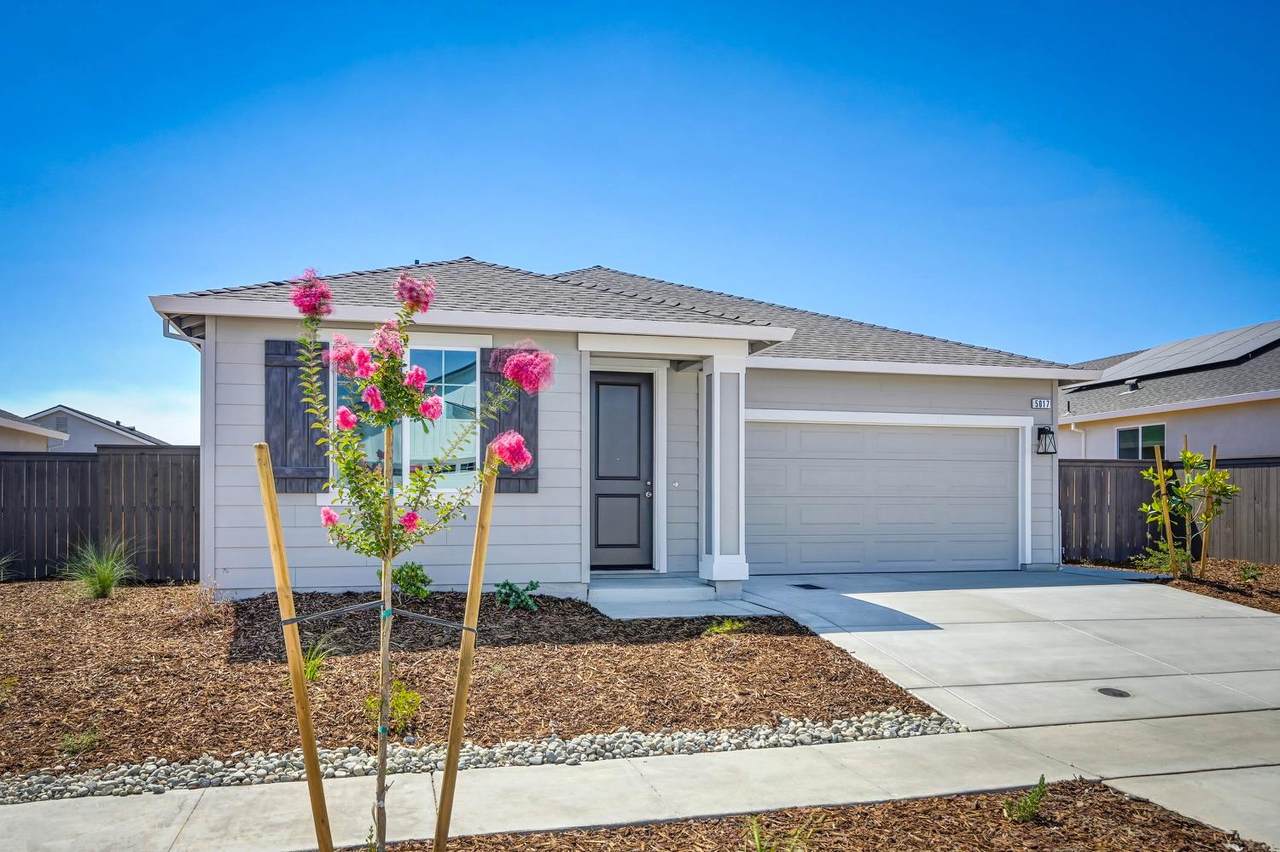 5017 Rialto Drive - Photo 1