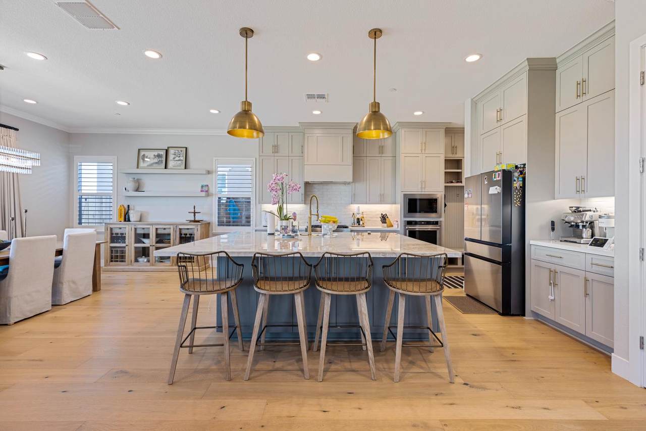 637 Chelsea - Photo 1