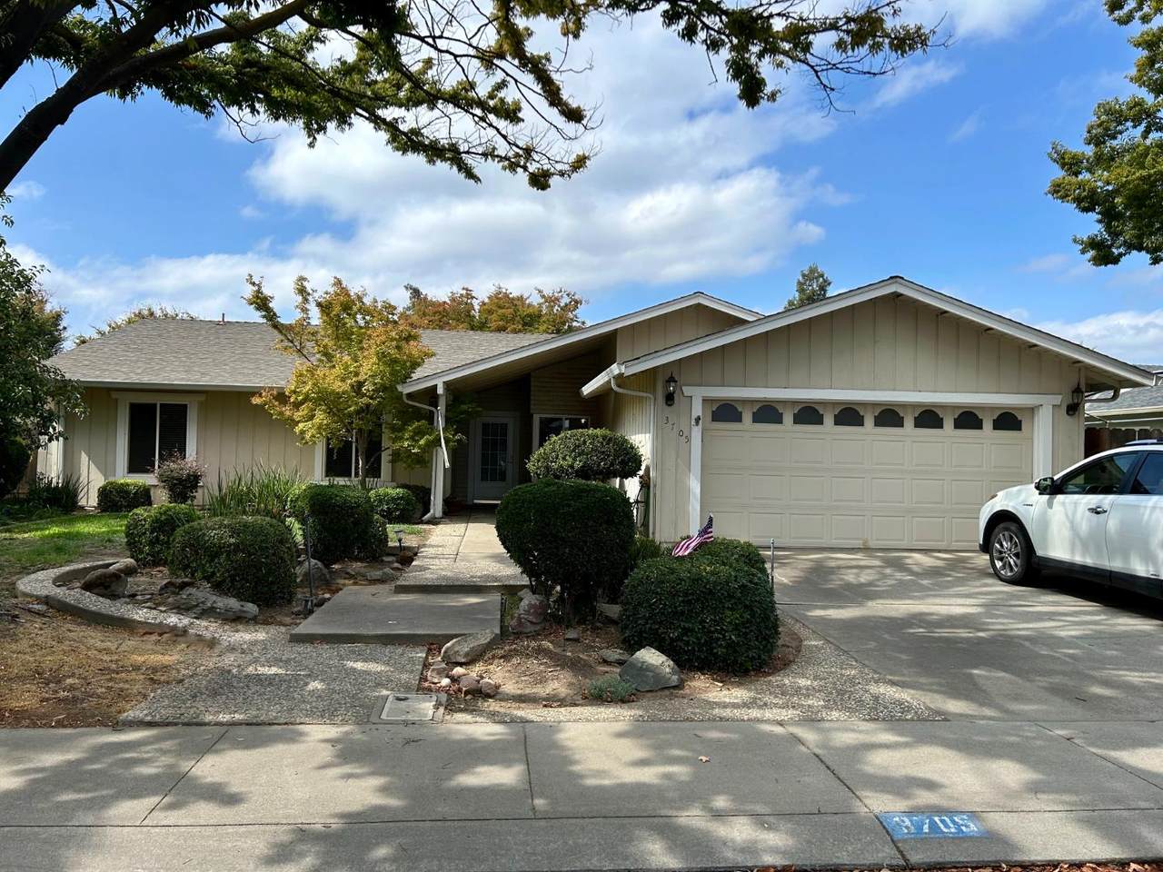 3705 Kona Oak Drive - Photo 1