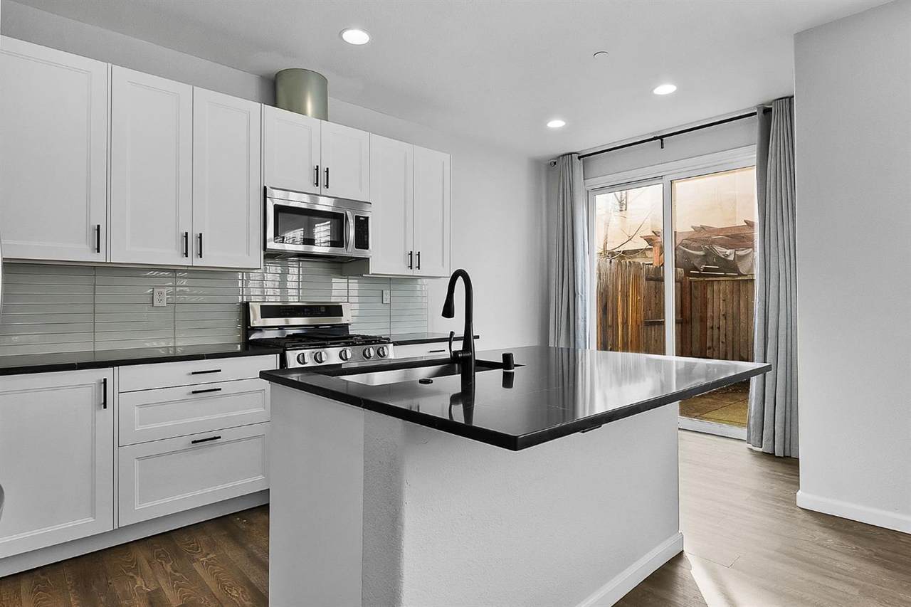 1080 Sierra View Circle - Photo 1