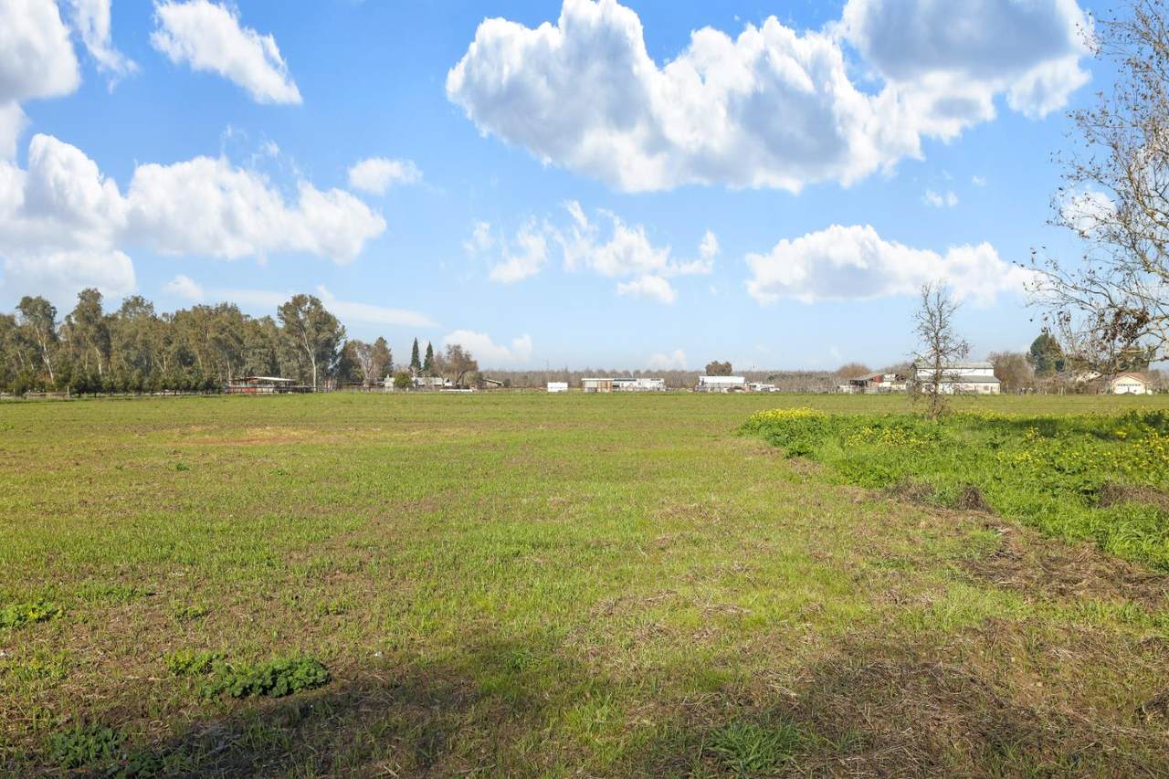 11633 Norman Avenue - Photo 1