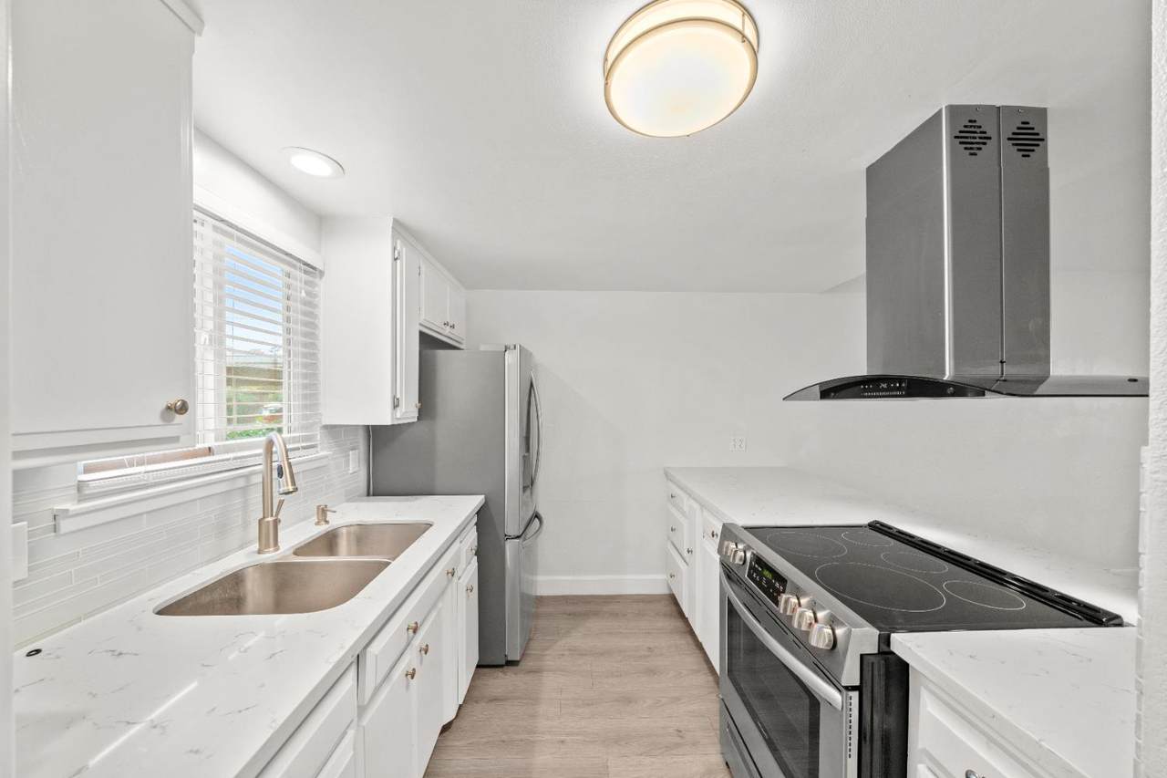 5696 Hillsdale Blvd - Photo 1