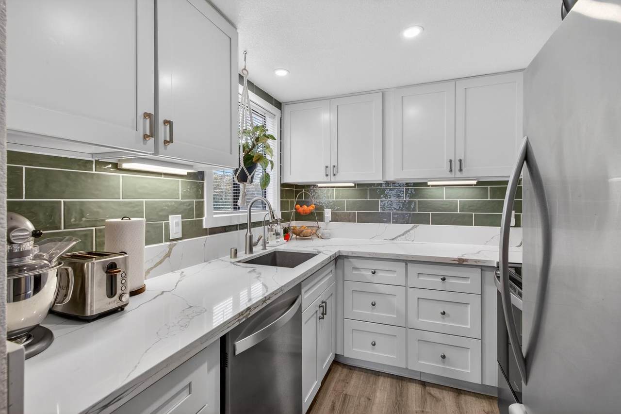 5226 Hemlock Street - Photo 1