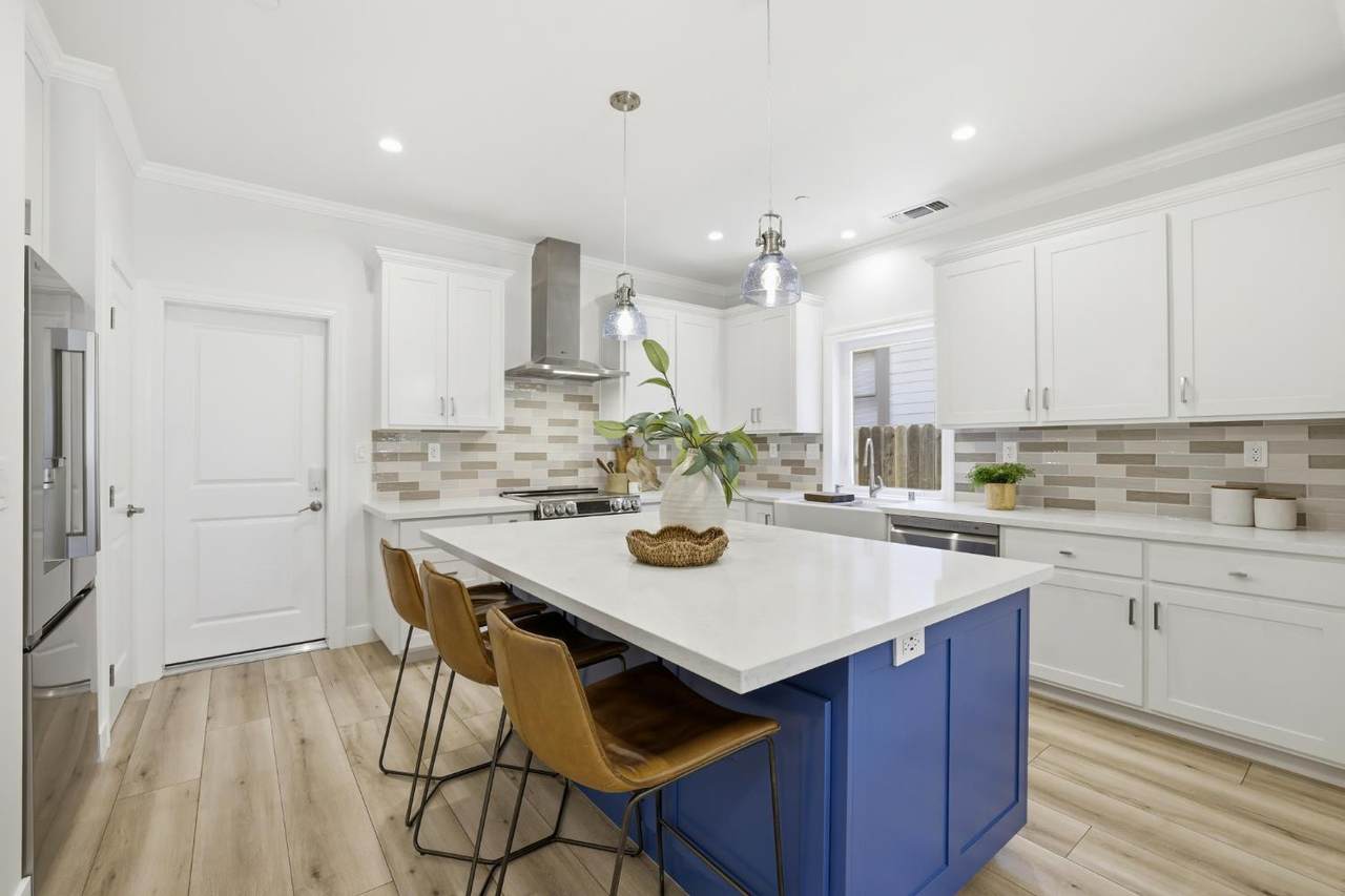 3025 7th Avenue - Photo 1