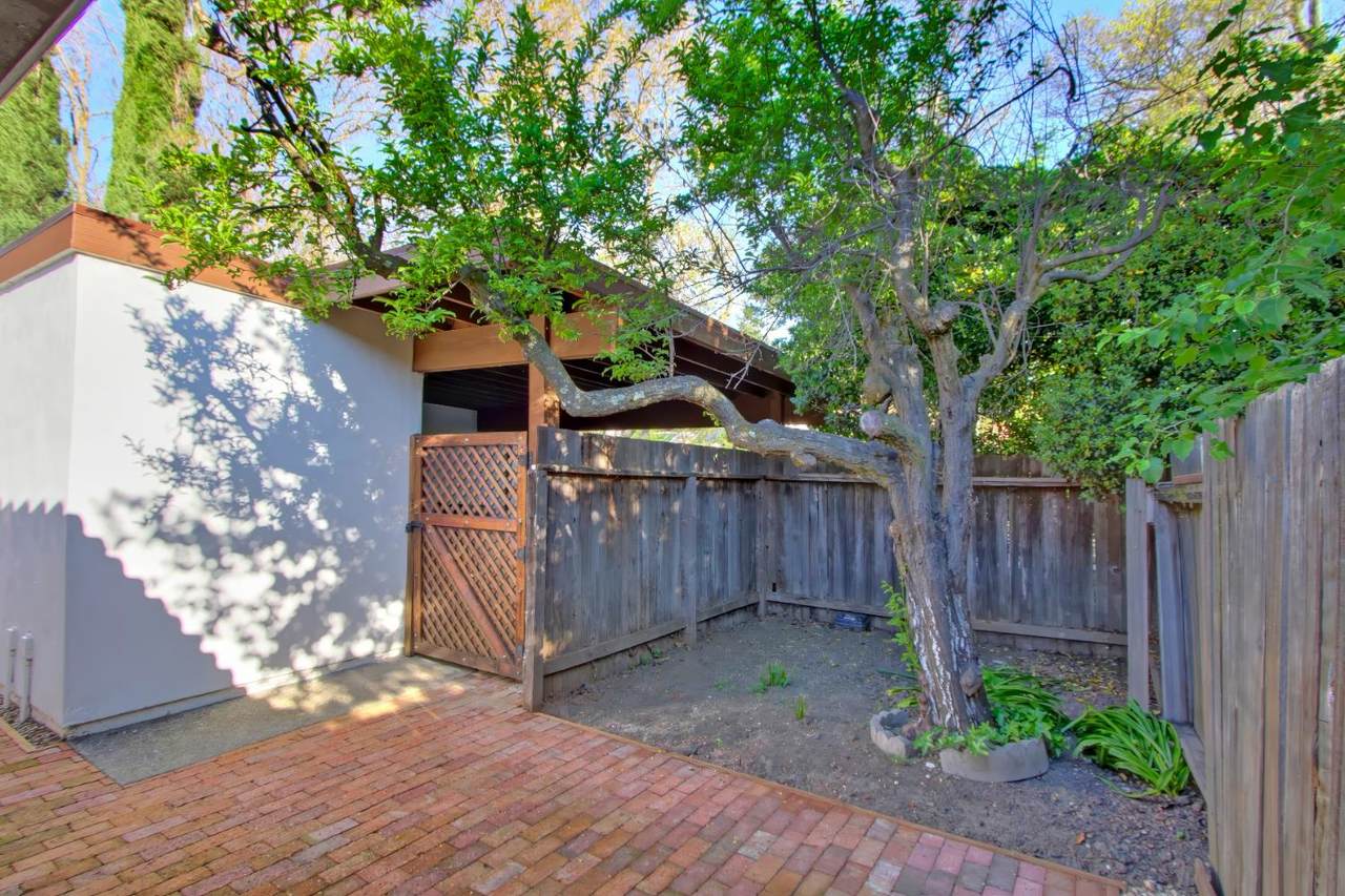 https://bt-photos.global.ssl.fastly.net/sacramento/1280_boomver_2_561057362-2.jpg