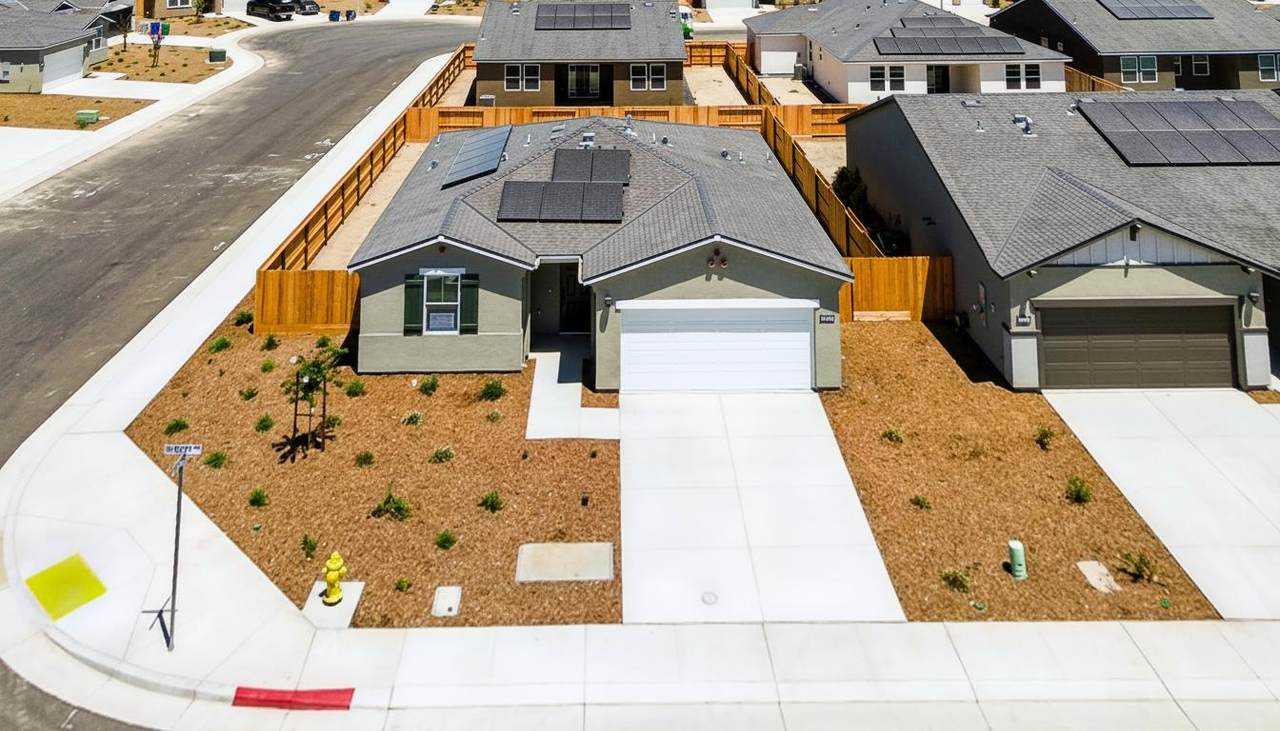 628 Riley Avenue - Photo 1