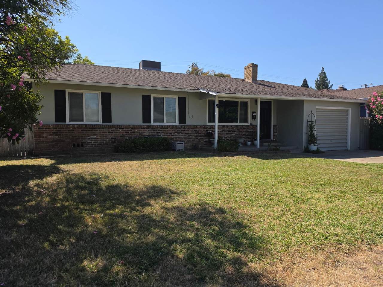 2824 Berkshire Way - Photo 1
