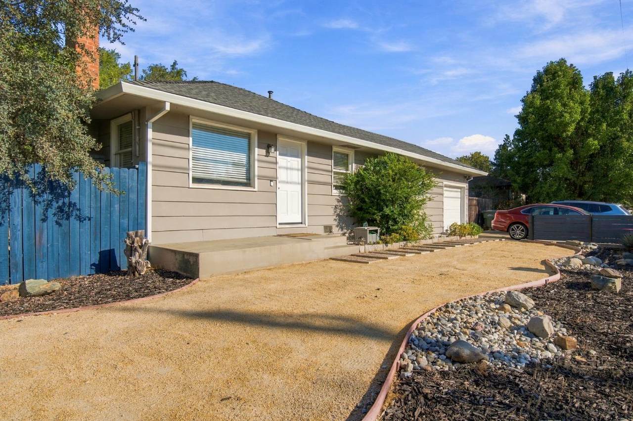 2054 Walnut Avenue - Photo 1