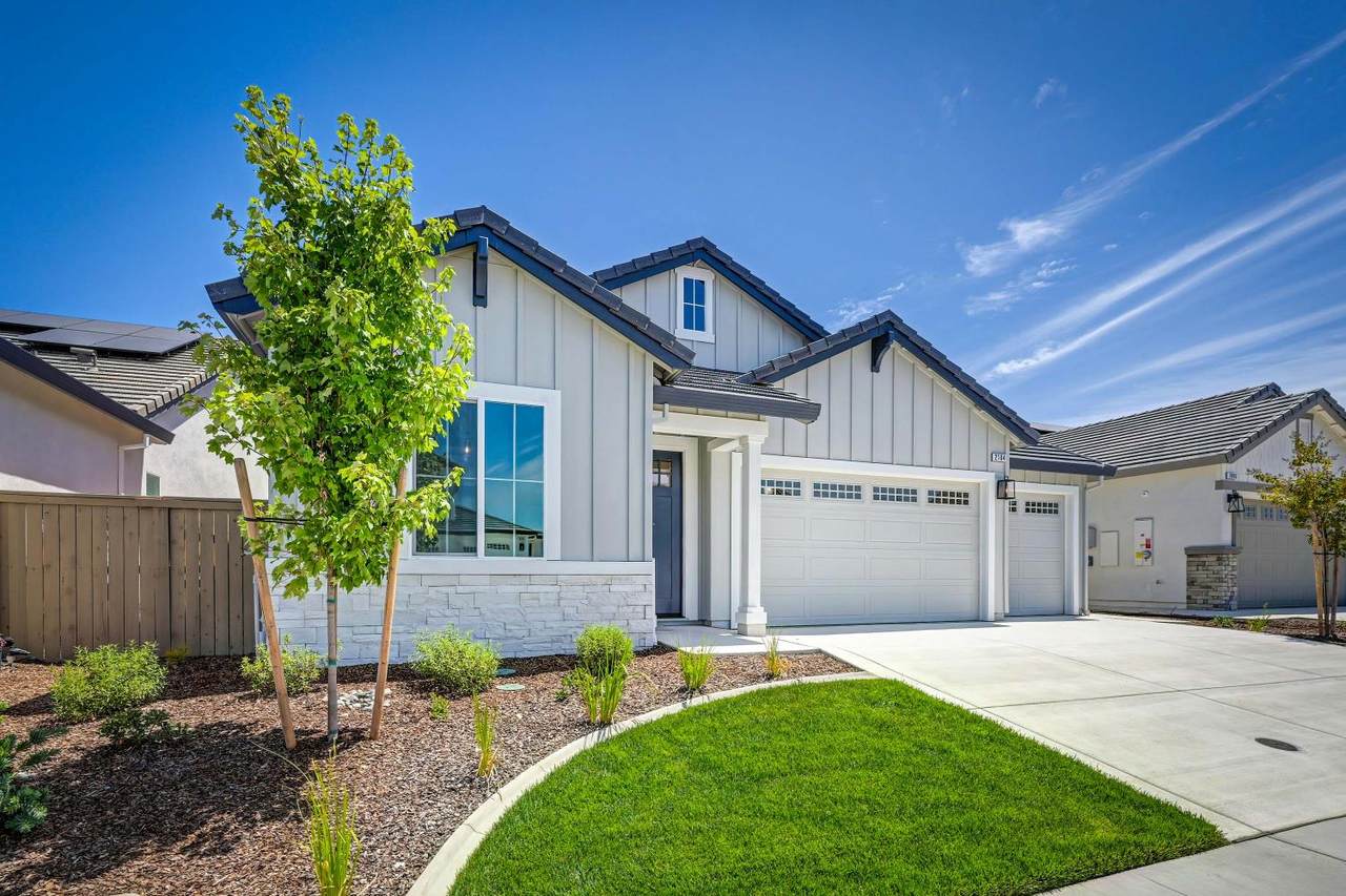 2104 Pogonia Street - Photo 1