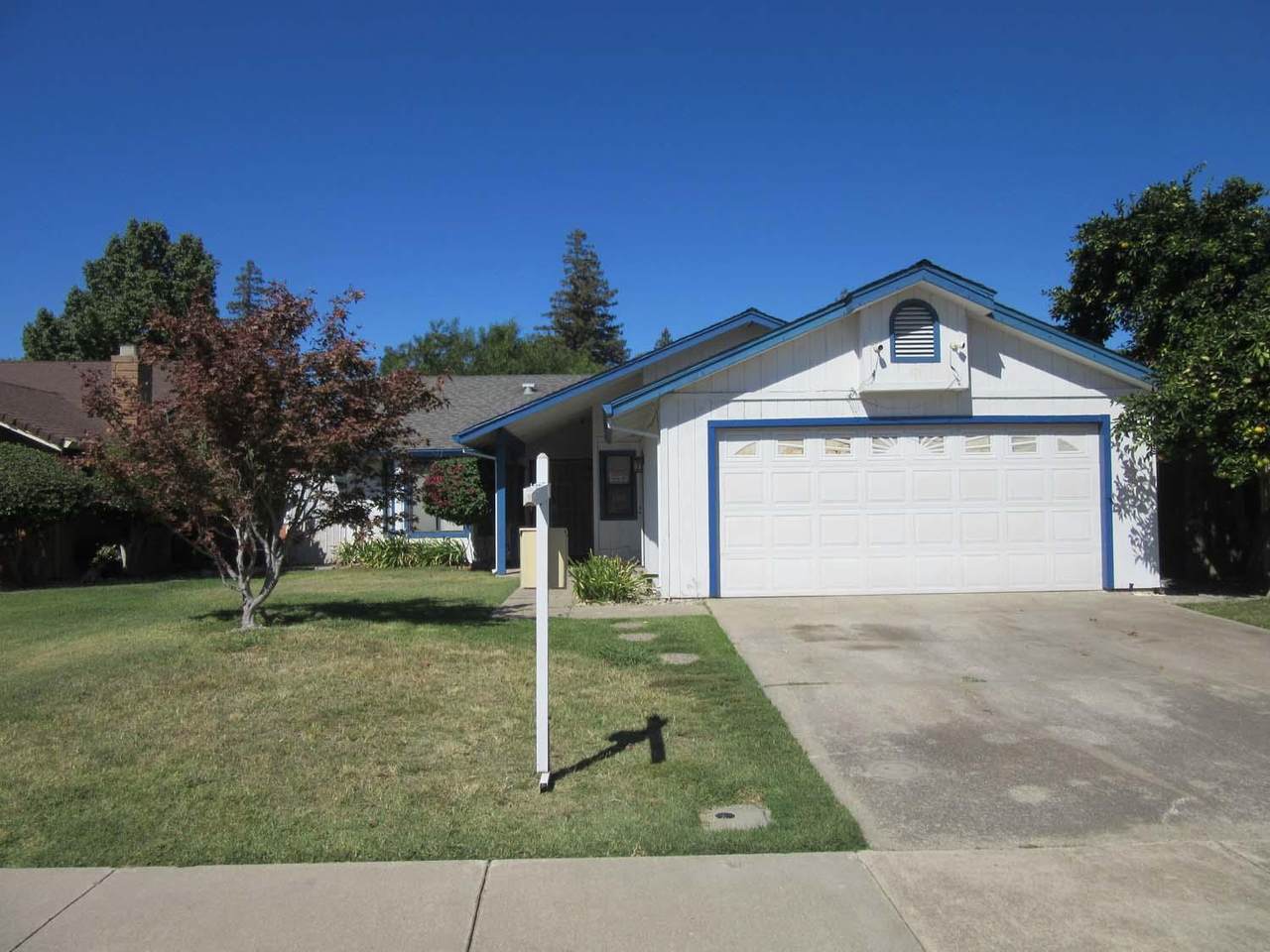 1919 Amberwood Court - Photo 1
