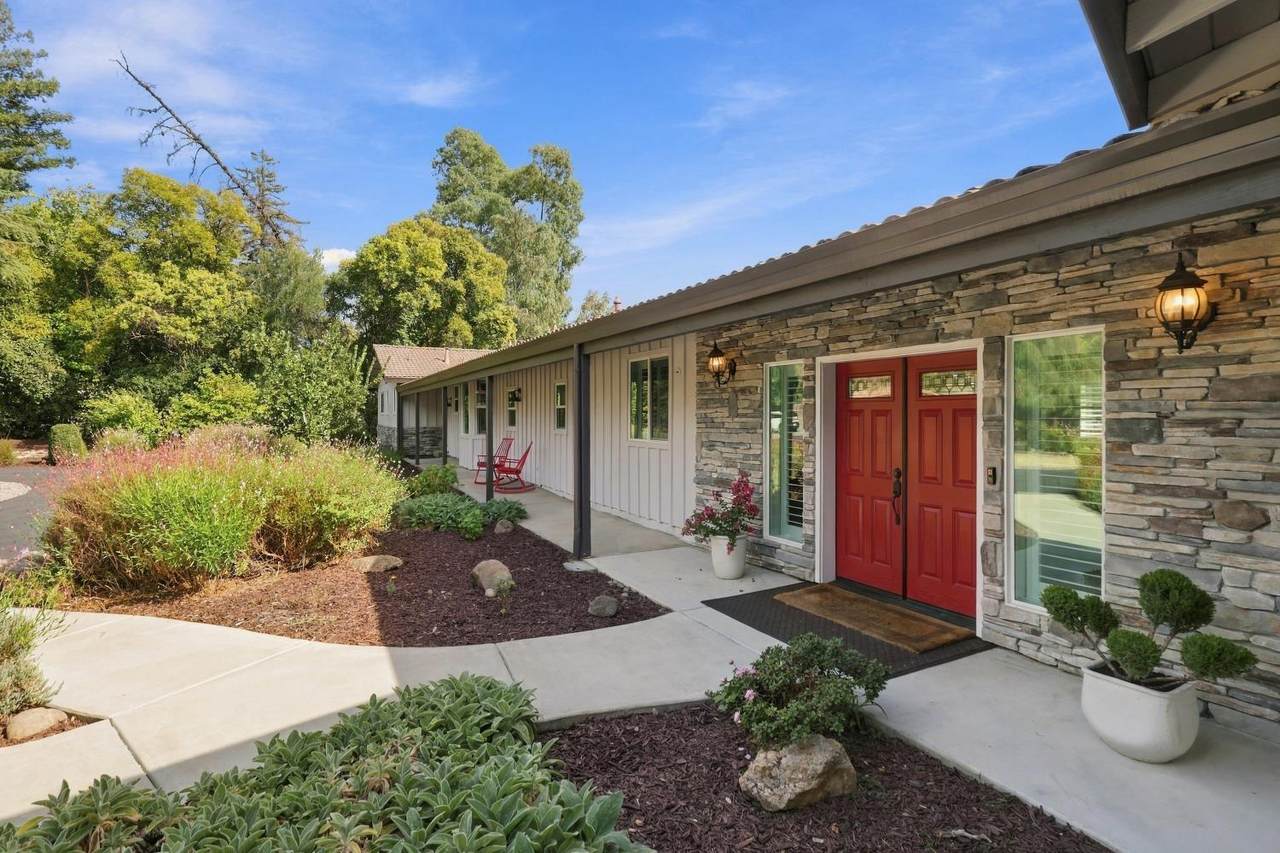 1711 Maple Glen Road - Photo 1