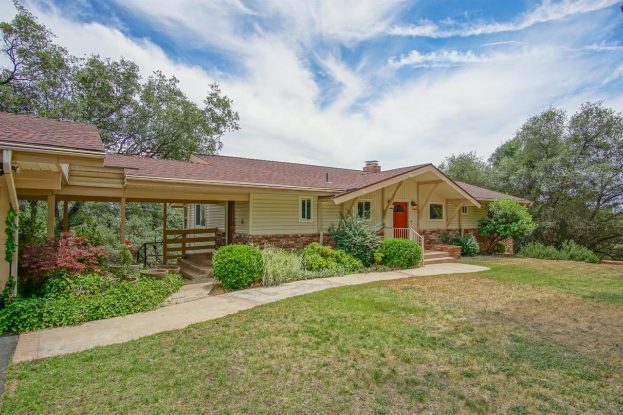 350 Woodside Way - Photo 1