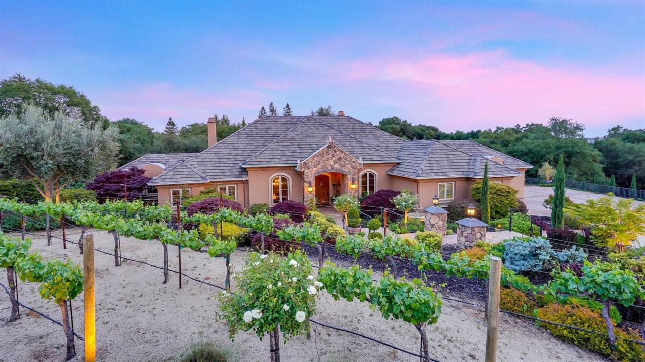2620 Vineyard Drive - Photo 1