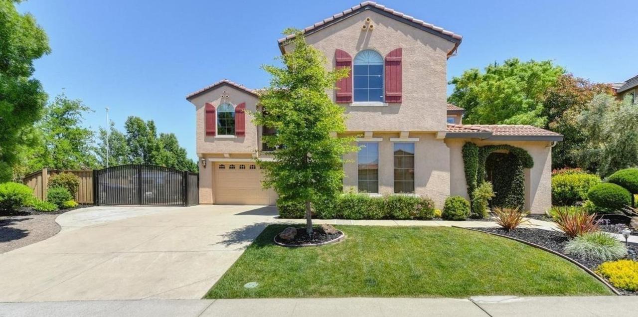 1944 Caversham Way - Photo 1