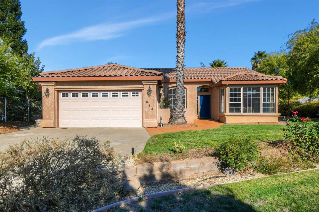 613 Vista Lane - Photo 1