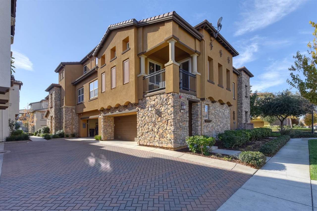 627 Selby Lane - Photo 1