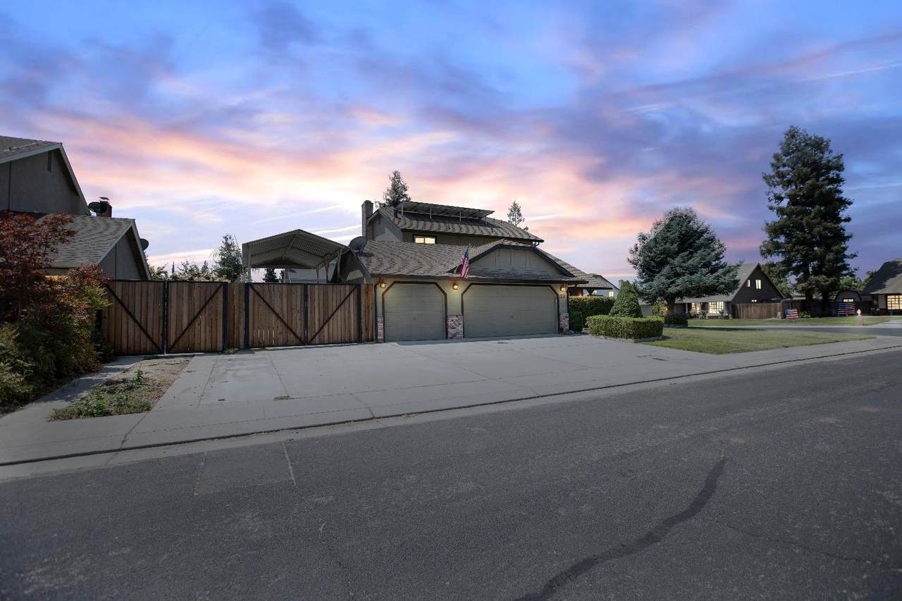 1501 Oakwood Drive - Photo 1
