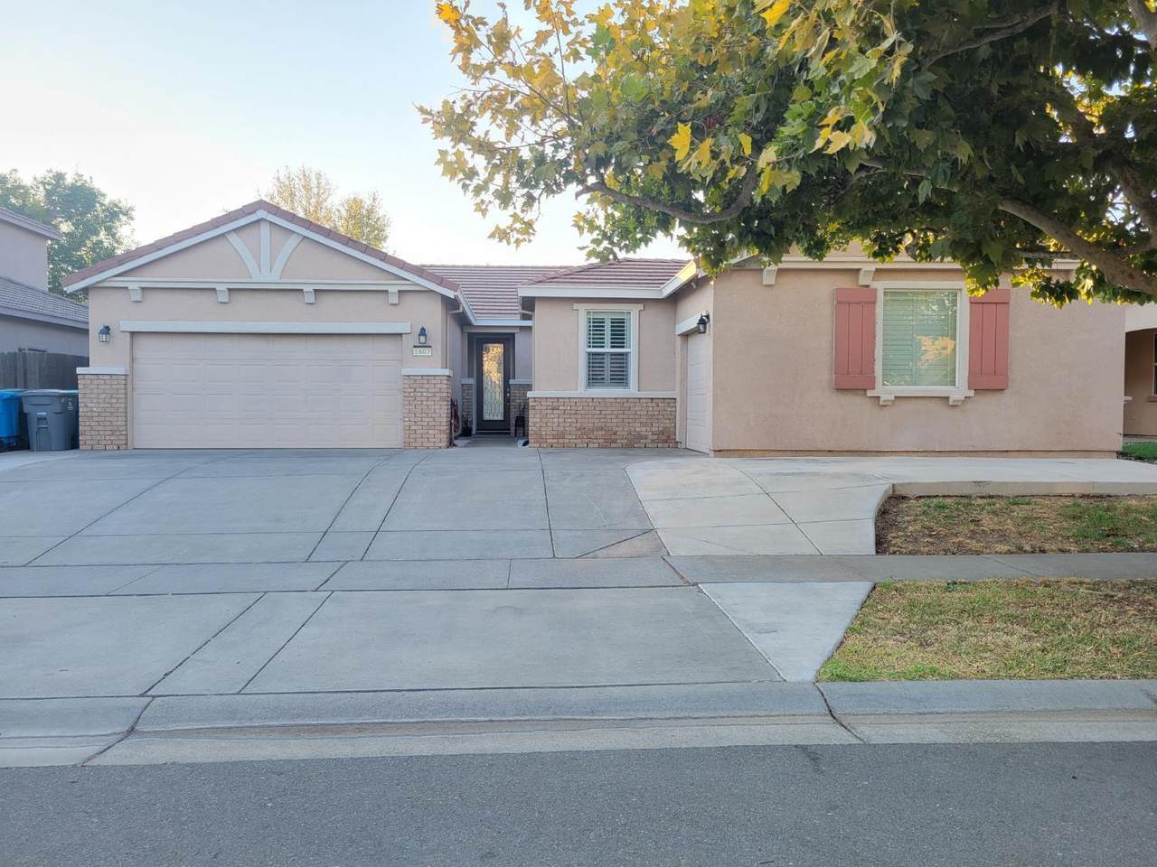 1607 Three Rivers Drive - Photo 1