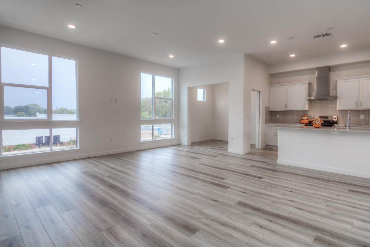 427 6th Street - Photo 1