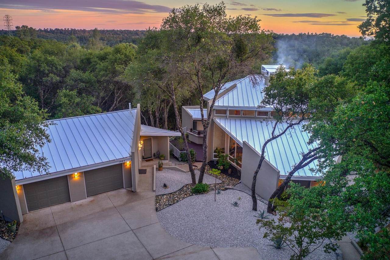 1005 Collins Drive - Photo 1