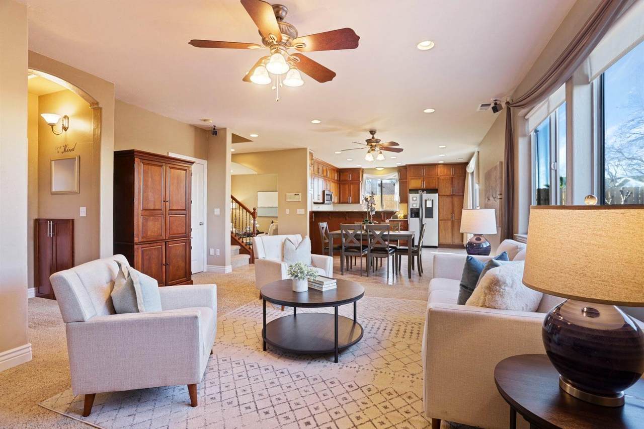 807 Dorchester Circle - Photo 1