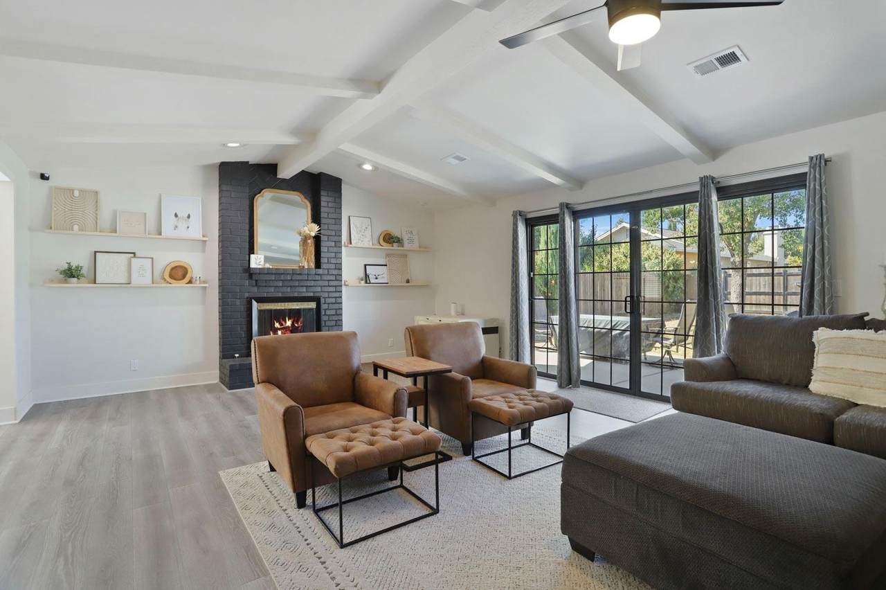733 Prairie Court - Photo 1