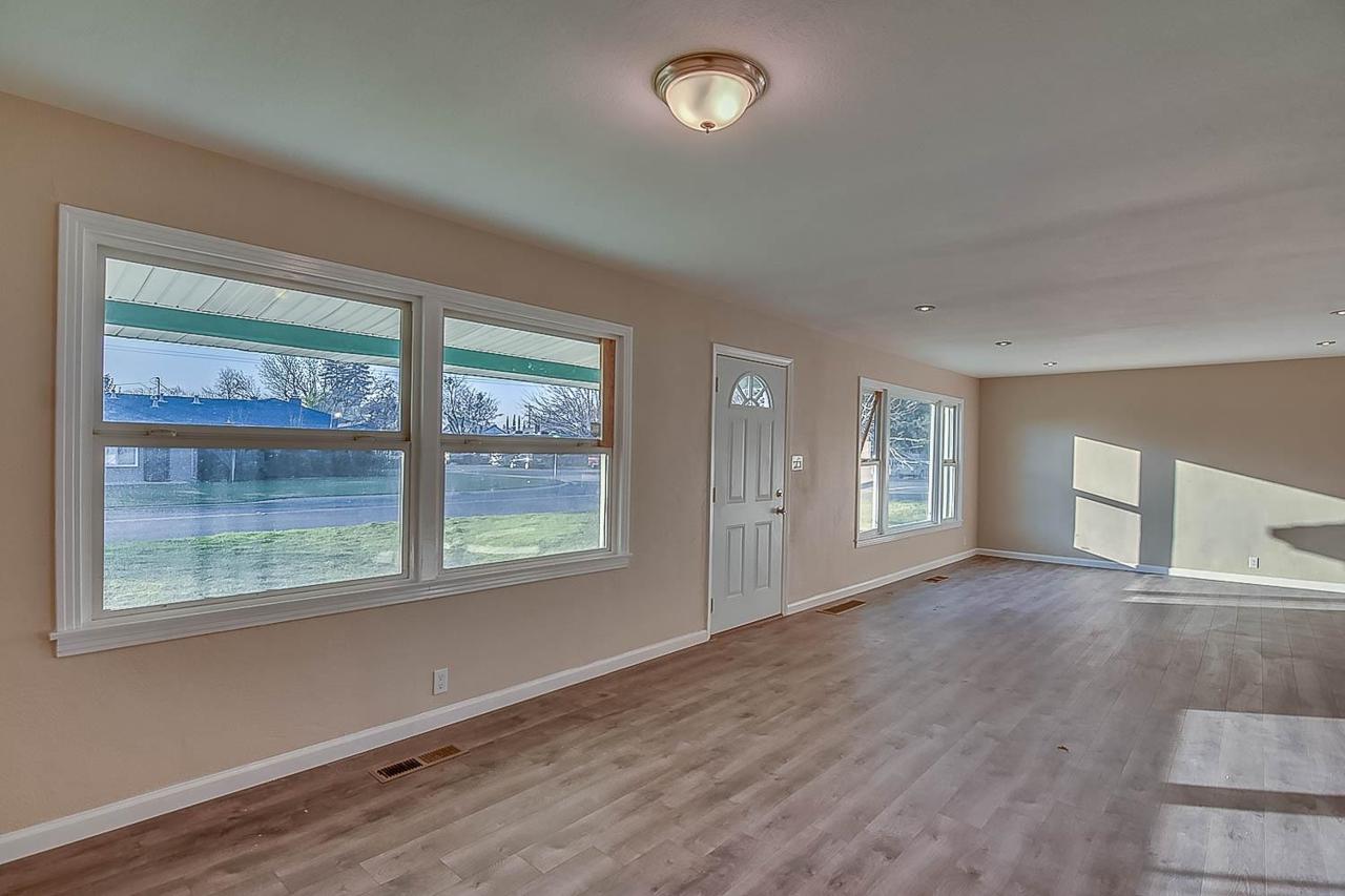 8136 Pershing - Photo 1