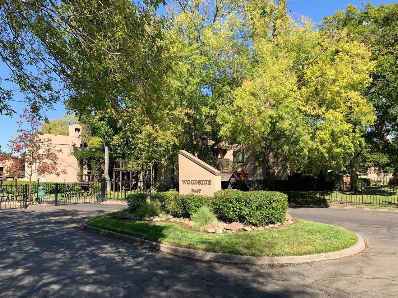700 Woodside Lane - Photo 1