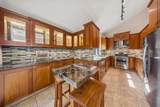 2860 Sherwood Avenue - Photo 2