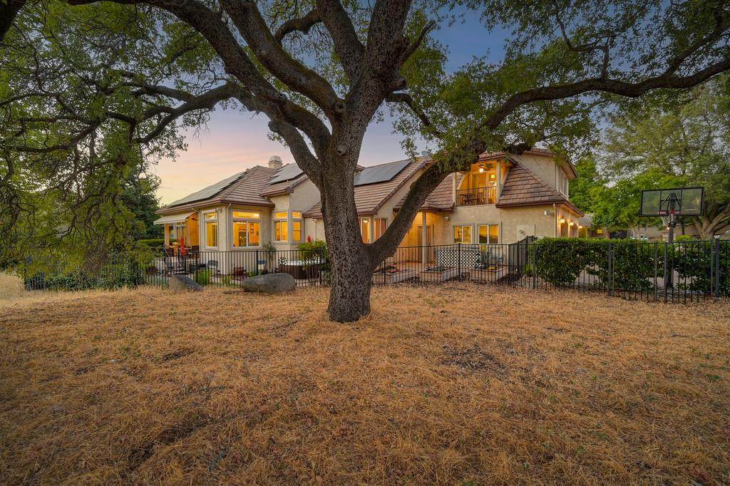 4022 Legend Dr - Photo 1