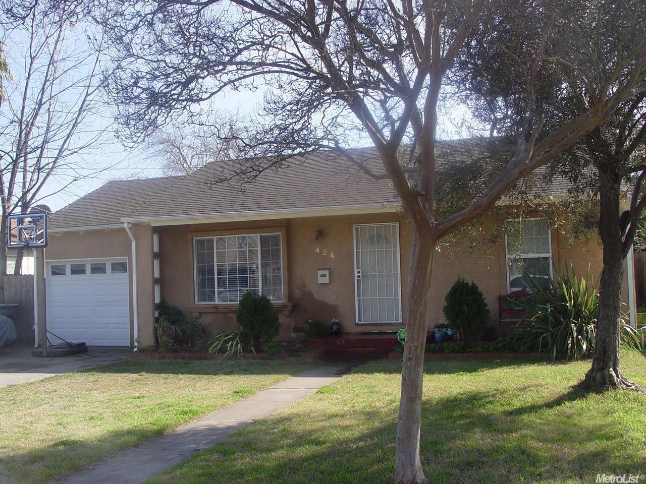 424 Essex Street - Photo 1