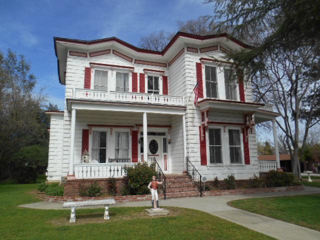 443 Wood Street - Photo 1