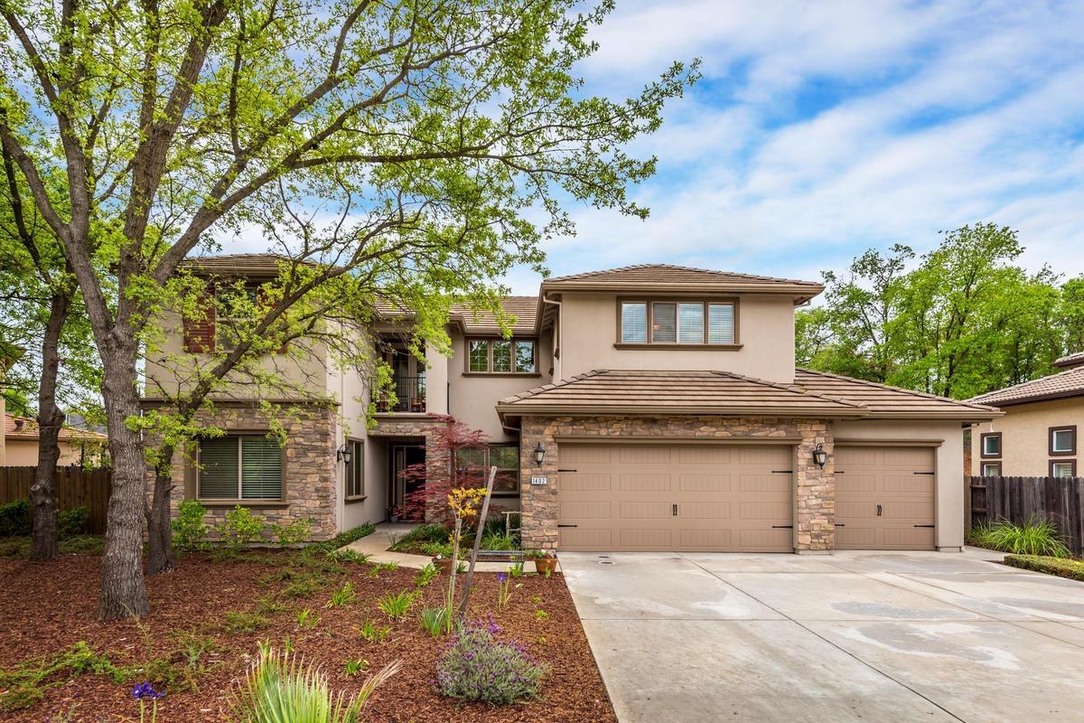 1402 Colonial Parkway - Photo 1