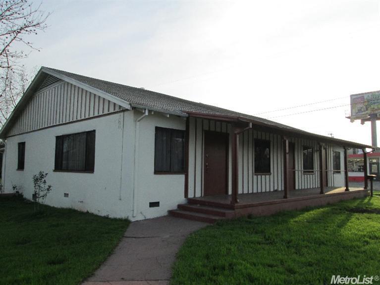 2108 Country Club Boulevard - Photo 1