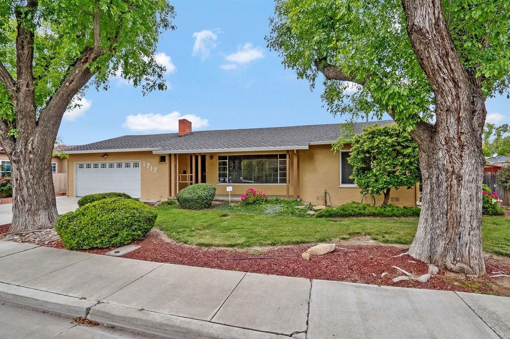 1717 6th Street - Photo 1