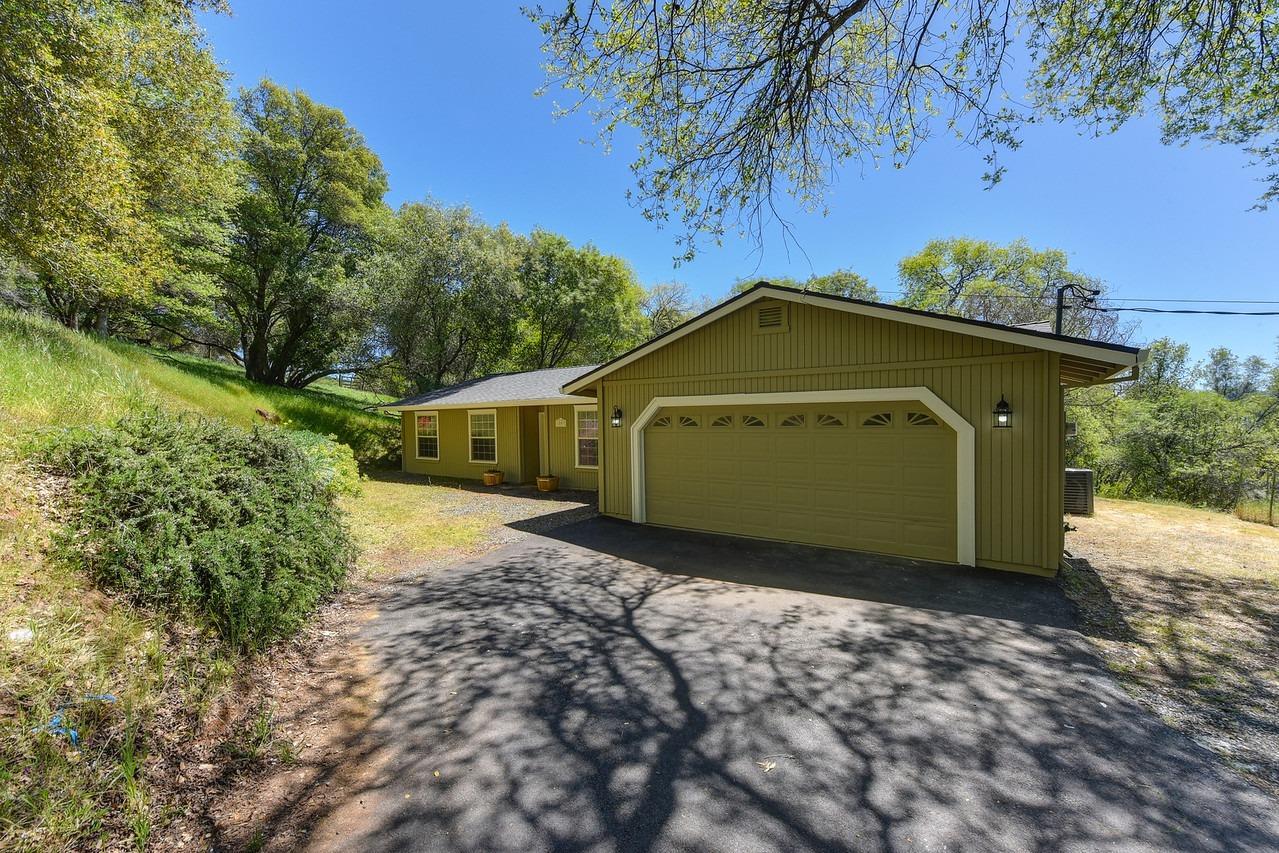 1593 Springvale Road - Photo 1