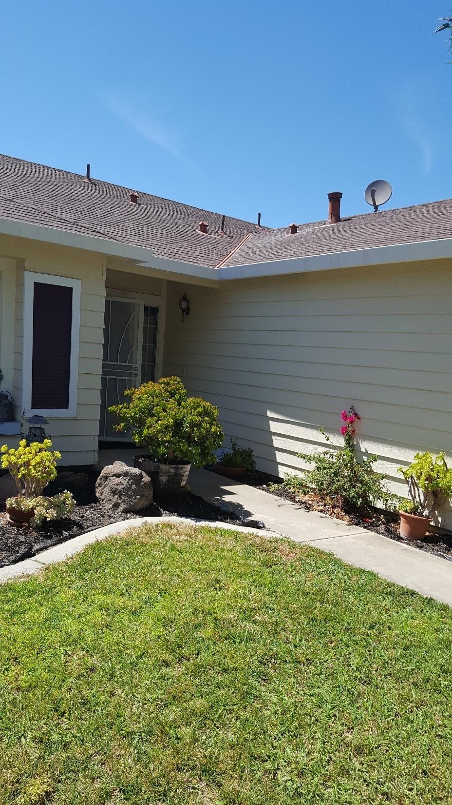 5667 Roselle Avenue - Photo 1