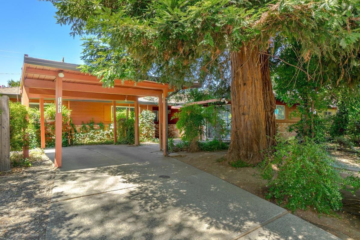 1221 Eureka Avenue - Photo 1