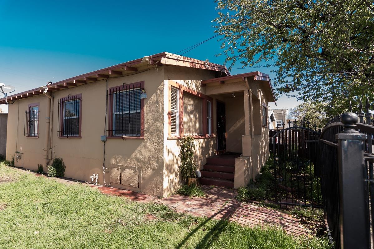 1437 77TH - Photo 1