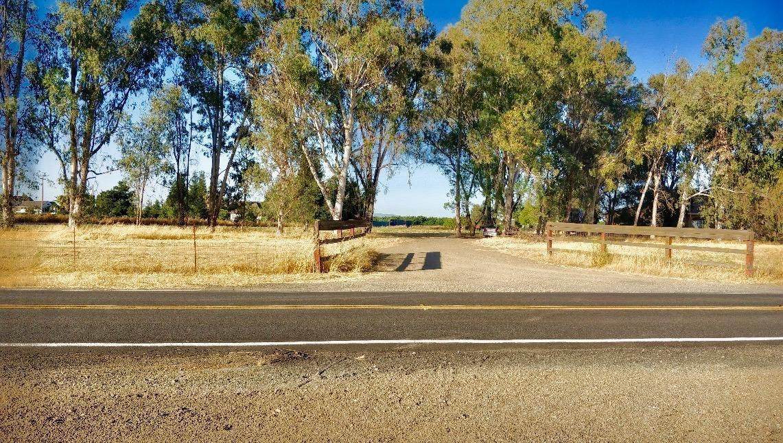 410 Hewitt Road - Photo 1