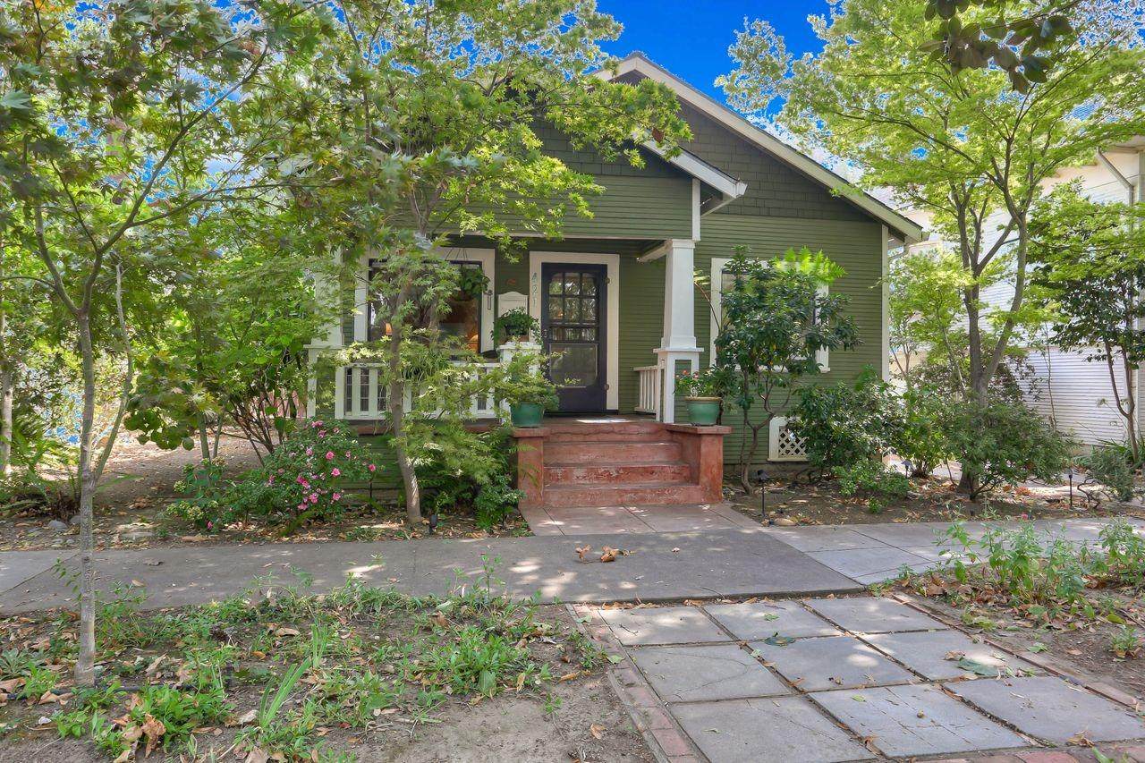 421 21st Street - Photo 1