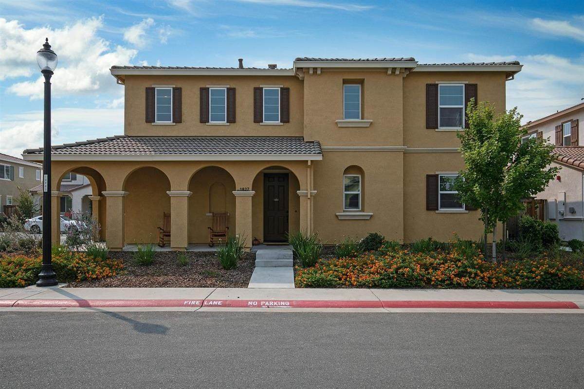 1827 Salerno Place - Photo 1