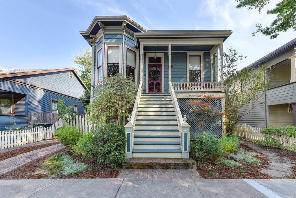 1237 33rd Street - Photo 1