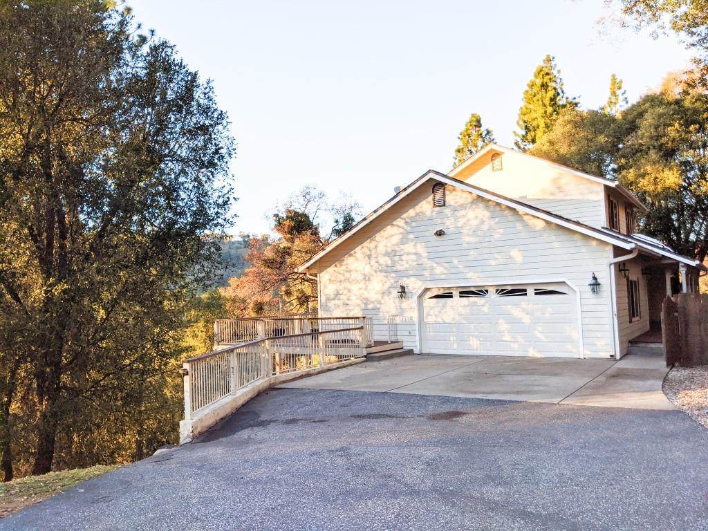 18476 Wolf Creek Road - Photo 1