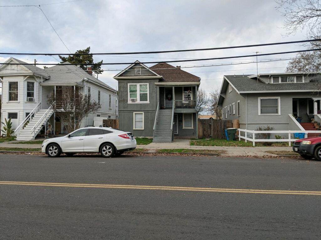 611 8th Street - Photo 1