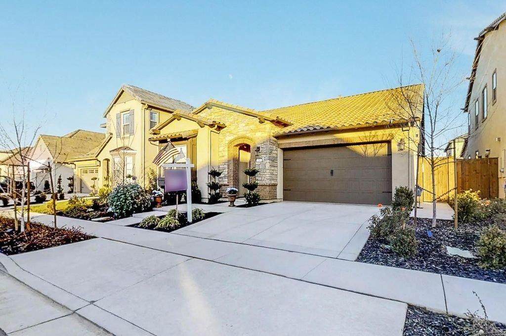 240 Heirloom Avenue - Photo 1