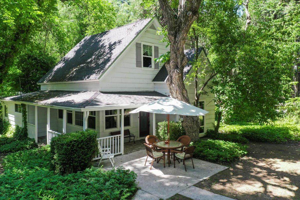 920 Springett Lane - Photo 1